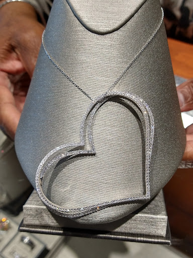 Jewelry Store «Zales - The Diamond Store», reviews and photos, 715 N Hwy 67 #240, Cedar Hill, TX 75104, USA