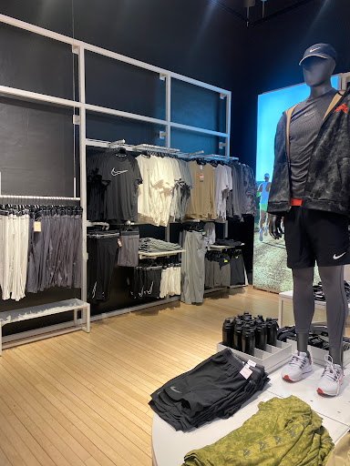 Clothing Store «Nike Lenox», reviews and photos, 3393 Peachtree Rd, Atlanta, GA 30326, USA