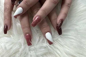 Top Nails image