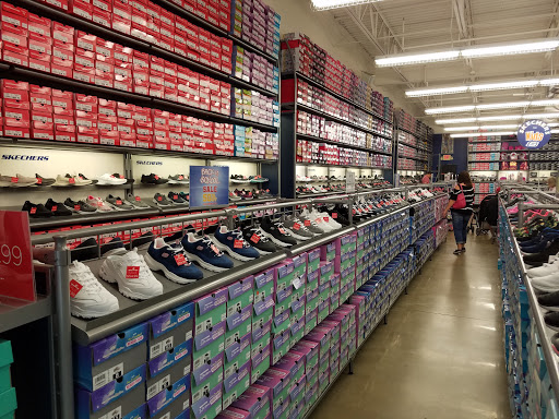 Shoe Store «SKECHERS Factory Outlet», reviews and photos, 241 Fort Evans Rd NE #1233, Leesburg, VA 20176, USA