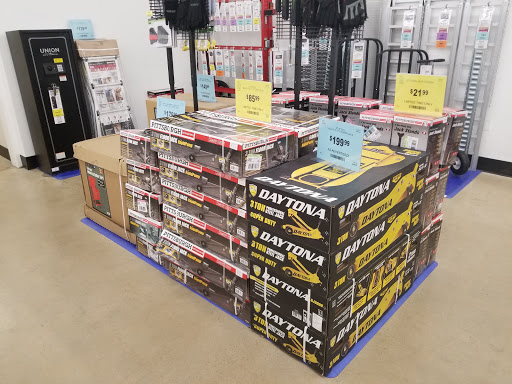 Hardware Store «Harbor Freight Tools», reviews and photos, 2658 Peters Creek Pkwy, Winston-Salem, NC 27127, USA