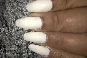 Queen's Nails 2 image