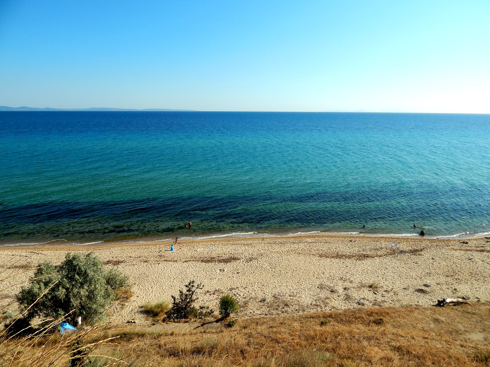 Foto di Vakif beach II con una superficie del acqua cristallina