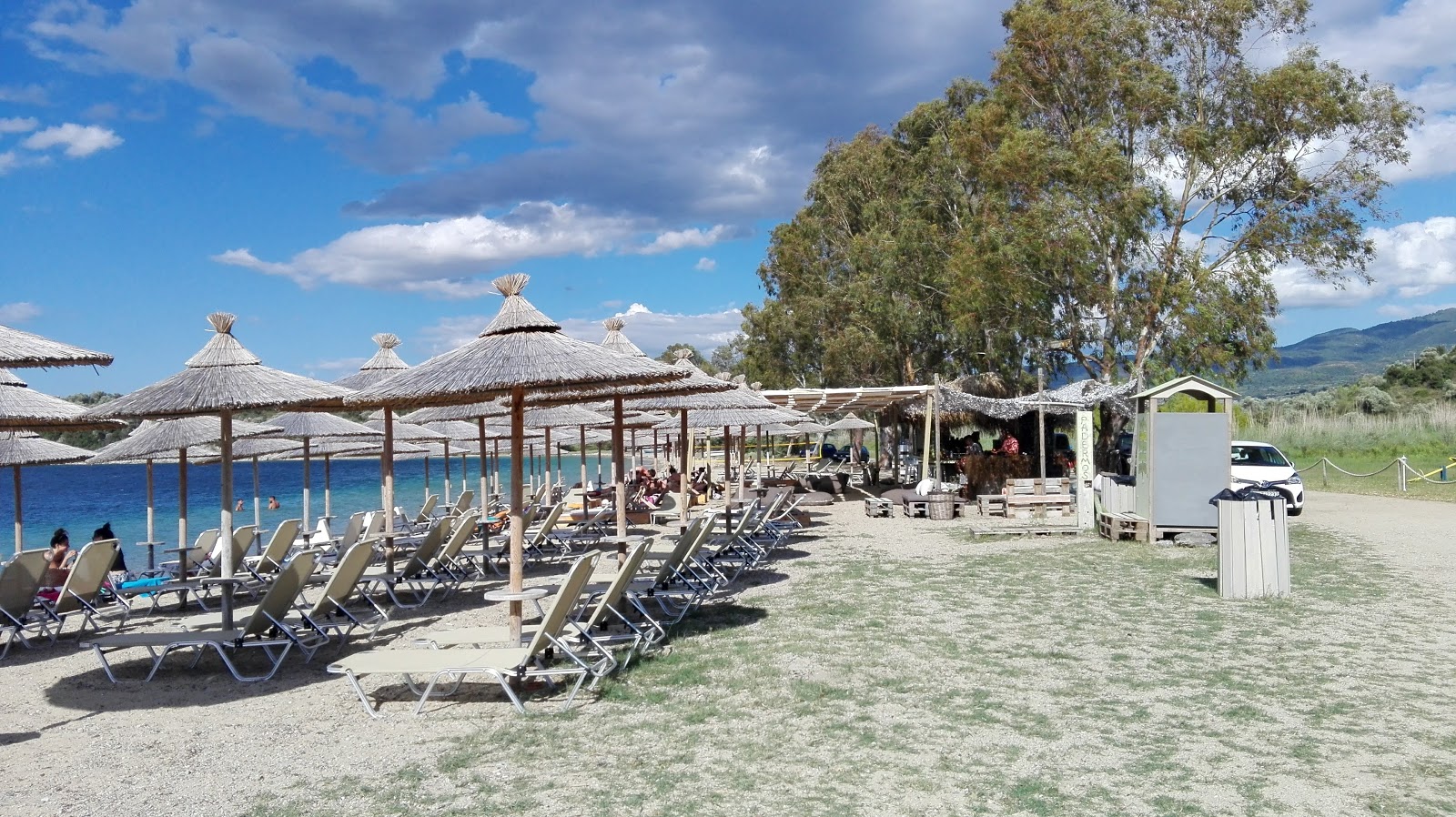 Fotografie cu Pantermos beach amplasat într-o zonă naturală