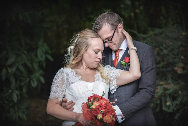 Reviews of Shell Woodward Wedding Photography in Nottingham - Photography studio