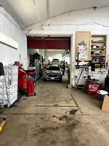 Auto Repair Shop «New Belmont Auto Enterprises Inc», reviews and photos, 4116 W Belmont Ave, Chicago, IL 60641, USA