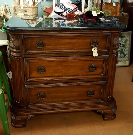 Furniture Store «3 Vintage Chicks», reviews and photos, 13012 N Cave Creek Rd, Phoenix, AZ 85022, USA