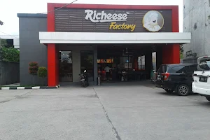 Richeese Factory Sudirman Semarang image
