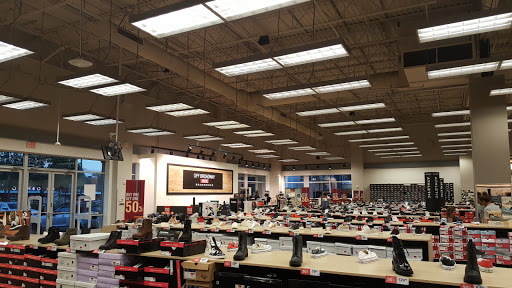 Shoe Store «Off Broadway Shoe Warehouse», reviews and photos, 2408 South Blvd, Charlotte, NC 28203, USA
