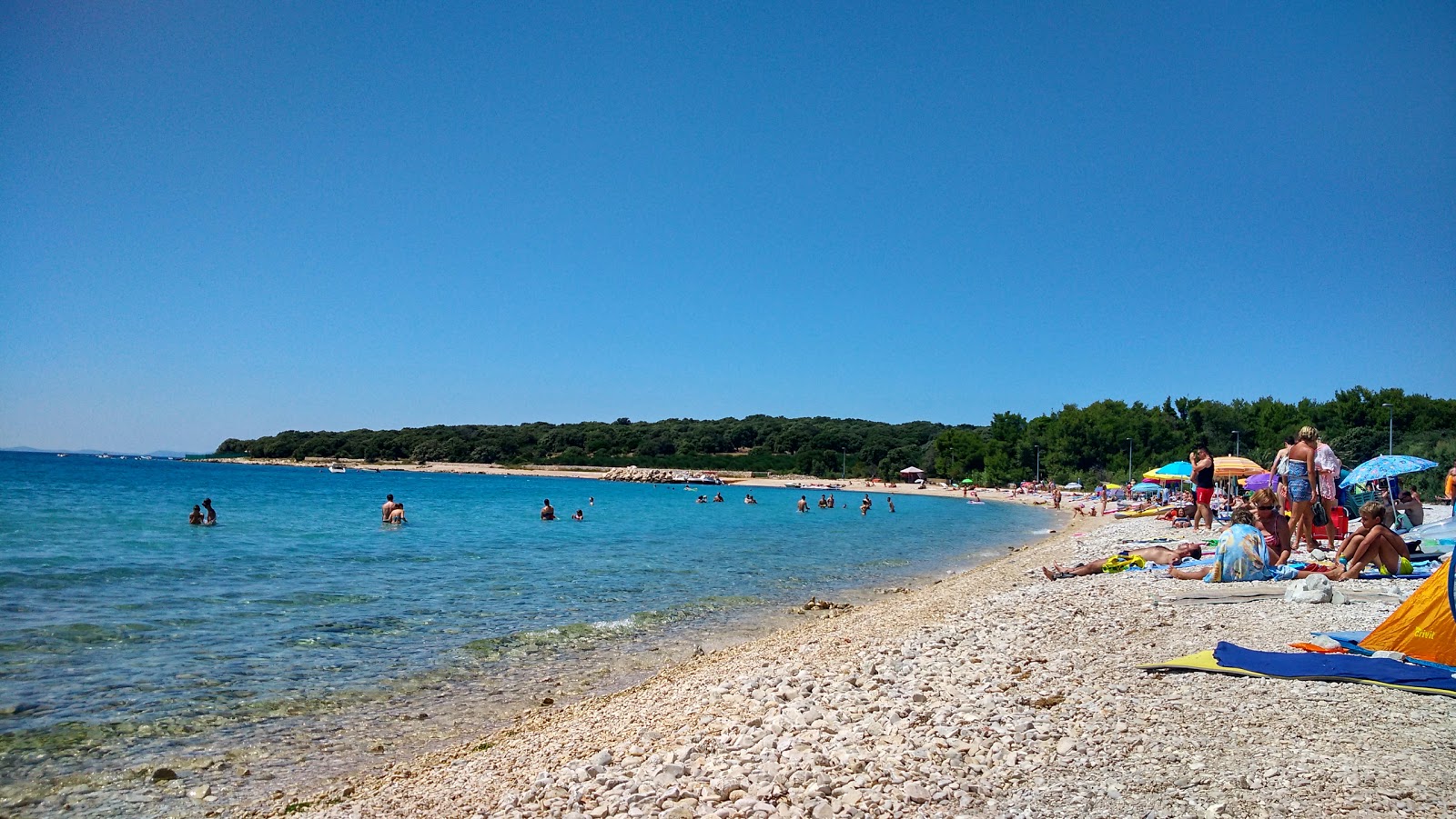 Foto di Gajac beach con una superficie del ciottoli beige