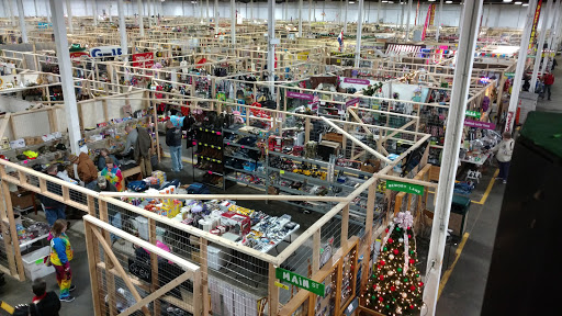 Shopping Mall «Flea Town USA», reviews and photos