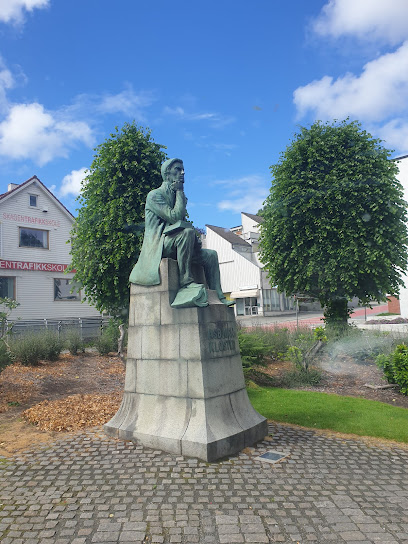 Asbjørn Kloster Statue