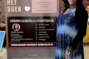 Gabriella Schnitzeler | Licht- & Energiewerker image