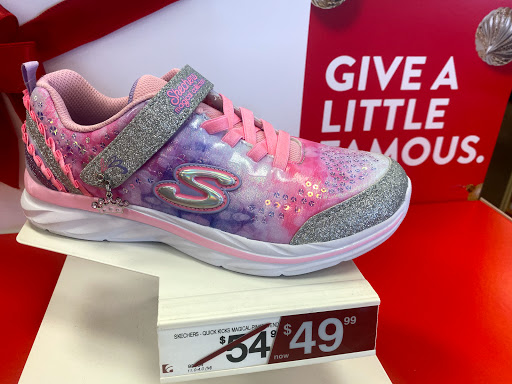 Shoe Store «Famous Footwear», reviews and photos, 9450 W Northern Ave, Glendale, AZ 85305, USA