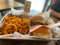 Cheeseburger du Restaurant de hamburgers ÇA VA SMASHER ! à Enghien-les-Bains - n°1