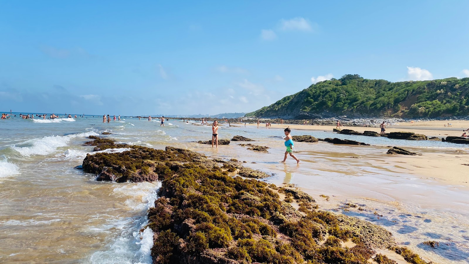 Plage de Mayarco'in fotoğrafı dağlarla çevrili