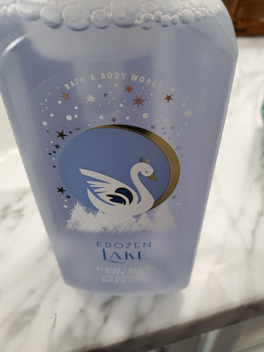 Beauty Supply Store «Bath & Body Works», reviews and photos, 111 Nut Tree Rd, Vacaville, CA 95687, USA