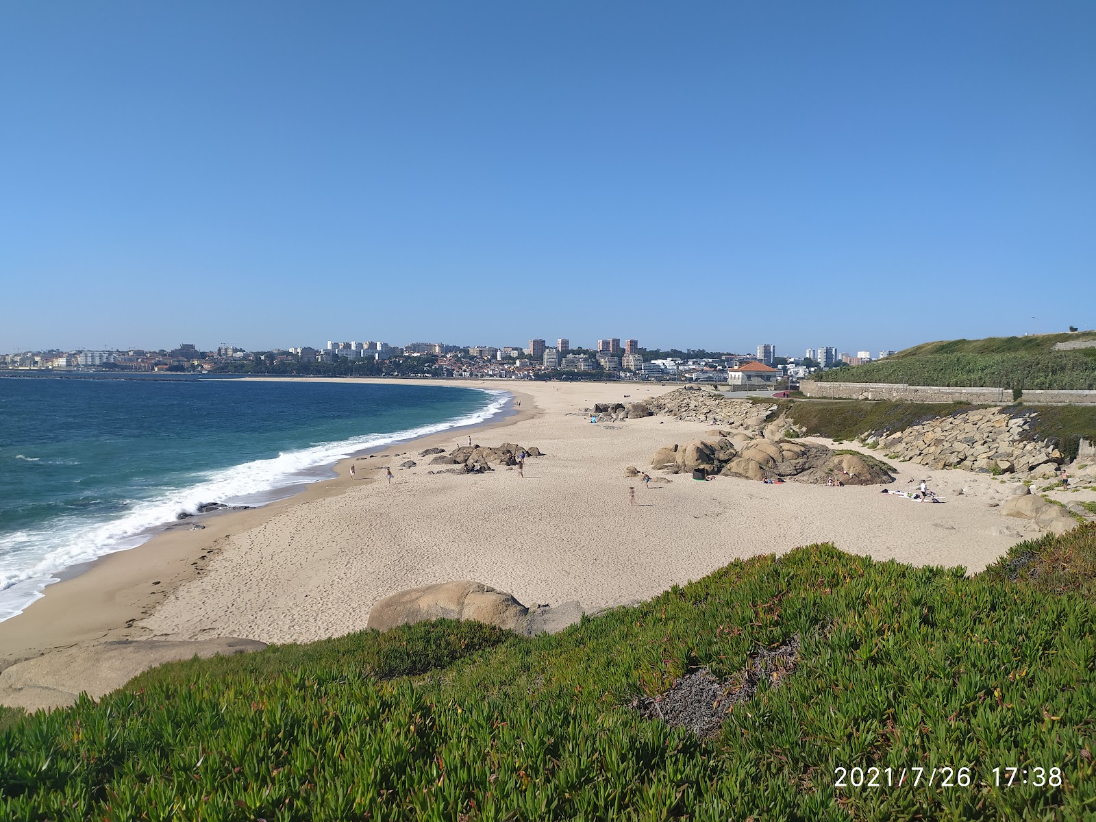 Praia Cabedelo do Douro的照片 带有细腻的白色沙表面