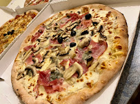 Plats et boissons du Pizzas à emporter Pizz' St Loup à Notre-Dame-de-Londres - n°2