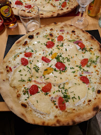 Pizza du Pizzeria La Cantina chez Etche à Lisle-sur-Tarn - n°3