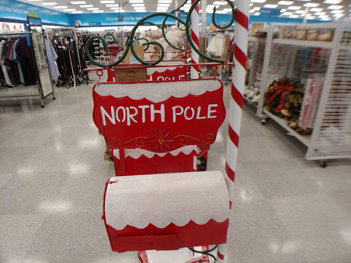 Pet Supply Store «Petco Animal Supplies», reviews and photos, 5120 E Bay Dr, Clearwater, FL 33764, USA