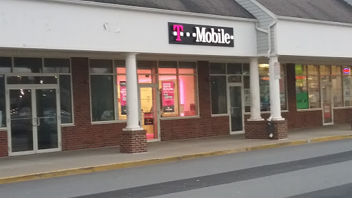 Cell Phone Store «T-Mobile», reviews and photos, 282 Garfield Ave, Cranston, RI 02920, USA