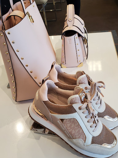 Fashion Accessories Store «Michael Kors», reviews and photos, 1650 Premium Outlet Blvd #1800, Aurora, IL 60502, USA