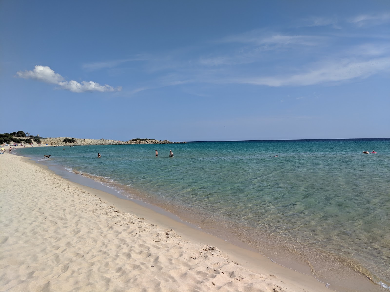 Foto de Playa de Su Giudeu con bahía mediana
