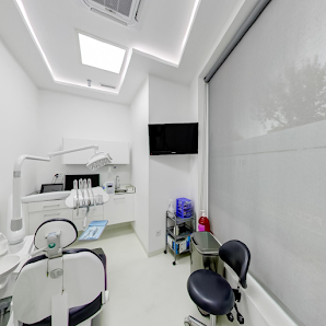 SMD Clinic · Dentista - Medicina/cirugía estética - Podología en Villanueva de la Cañada C. Camargo, 1, local 5, 28691 Villanueva de la Cañada, Madrid, España