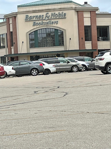 Book Store «Barnes and Noble», reviews and photos, 2500 N Mayfair Rd, Milwaukee, WI 53226, USA