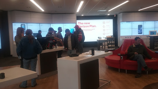 Cell Phone Store «Verizon», reviews and photos, 4926 Dressler Rd NW, Canton, OH 44718, USA