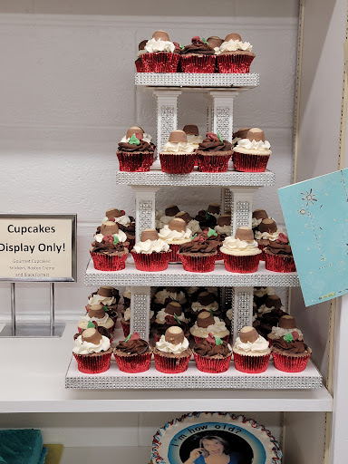 Bakery «Reeves Cake Shop», reviews and photos, 2770 Cory Ave, Akron, OH 44314, USA