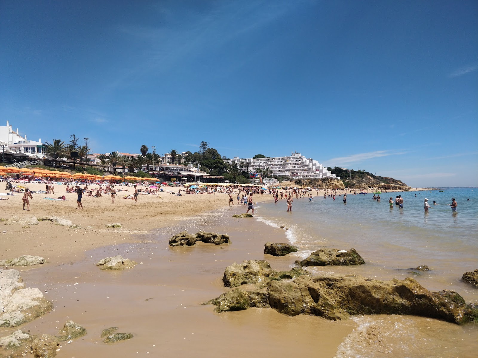 Photo of Praia da Oura with very clean level of cleanliness