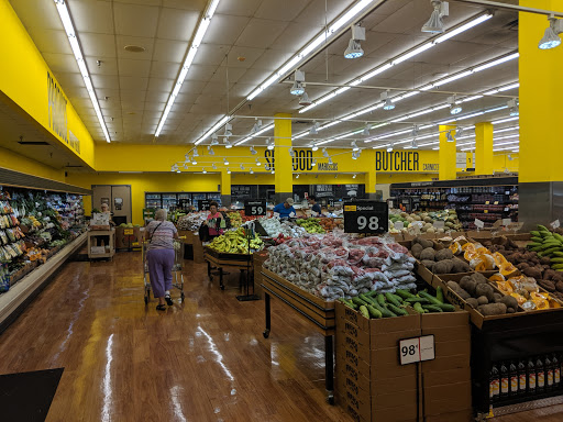 Grocery Store «Fresco y Más», reviews and photos, 3701 NW 7th St, Miami, FL 33126, USA