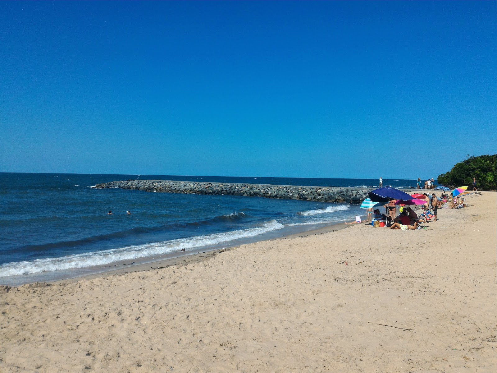 Foto av Itajuba strand med lång rak strand