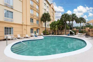 La Quinta Inn & Suites by Wyndham Jacksonville Butler Blvd image
