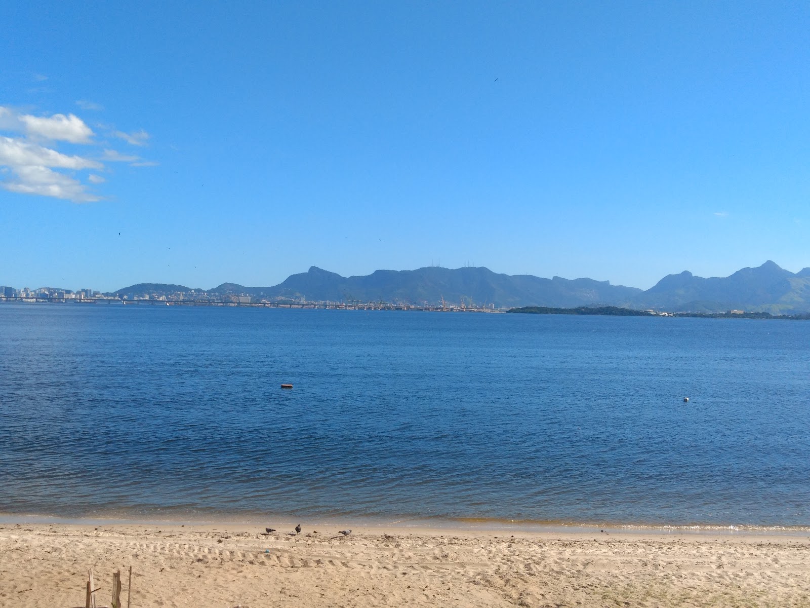 Foto de Praia da Bica e o assentamento