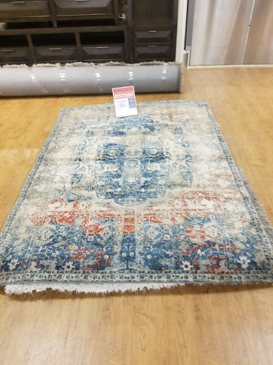 Shopping Mall «Riverpoint Center», reviews and photos, 1730 W Fullerton Ave, Chicago, IL 60614, USA