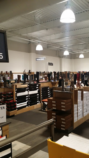 Shopping Mall «Georgetown Square Shopping Center», reviews and photos, 10400 Old Georgetown Rd, Bethesda, MD 20814, USA