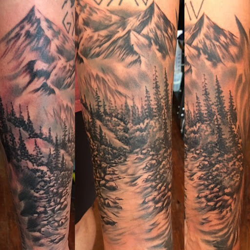 Tattoo Shop «Moth Studio», reviews and photos, 428 W Commercial St, Springfield, MO 65803, USA