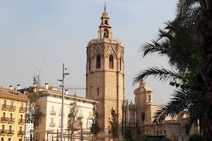 Plaza de la Reina image