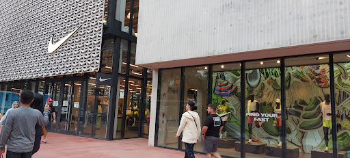 Clothing Store «Nike Miami», reviews and photos, 1035 Lincoln Rd, Miami Beach, FL 33139, USA