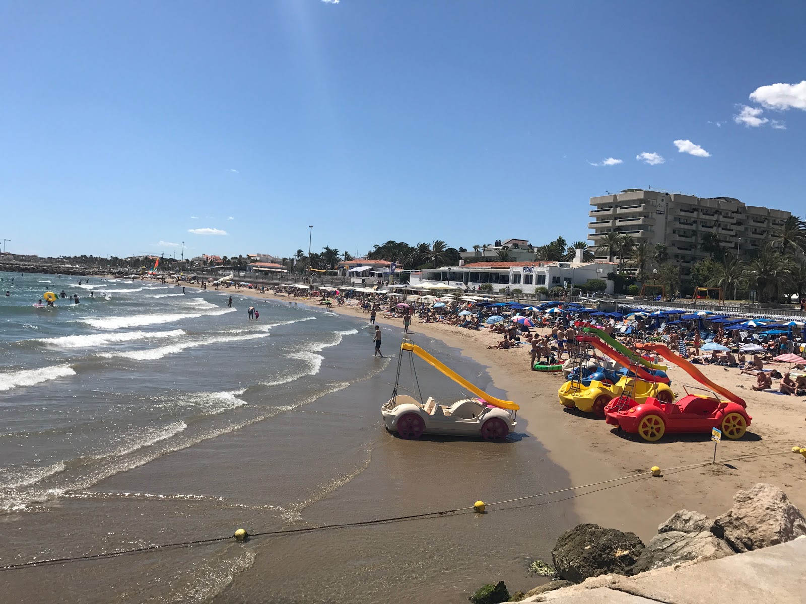 Foto af Playa de Sitges med høj niveau af renlighed