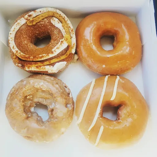 Bakery «Krispy Kreme Doughnuts», reviews and photos, 208 W 14 Mile Rd, Troy, MI 48083, USA