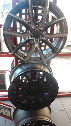 Tire Shop «Discount Tire», reviews and photos, 5505 South La Grange Road, Countryside, IL 60525, USA