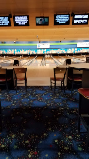 Bowling Alley «Harbor Lanes Bowling Center», reviews and photos, 25419 Jefferson Ave, St Clair Shores, MI 48081, USA