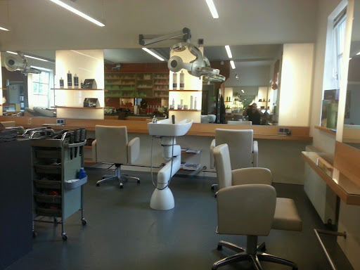 Haar von BAGMO / Inh Margreth Barmüller u Edith Gmoser In Fürstenfeld