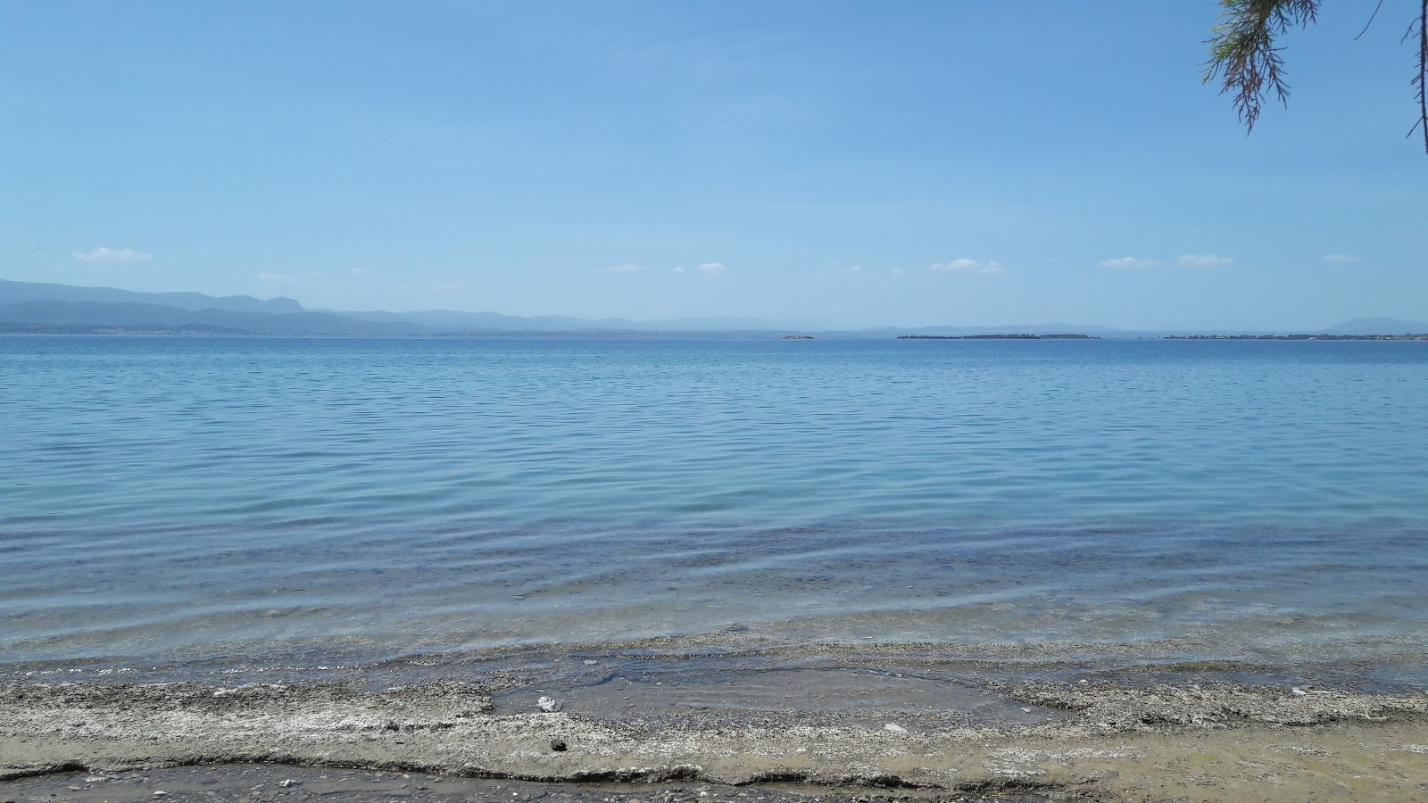 Foto de Stephania beach com baía espaçosa