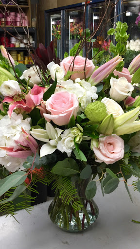 Florist «Rogers Park Florist», reviews and photos, 1415 W Morse Ave, Chicago, IL 60626, USA