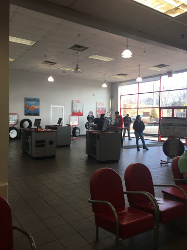 Tire Shop «Discount Tire Store - Joliet, IL», reviews and photos, 1719 W Jefferson St, Joliet, IL 60435, USA